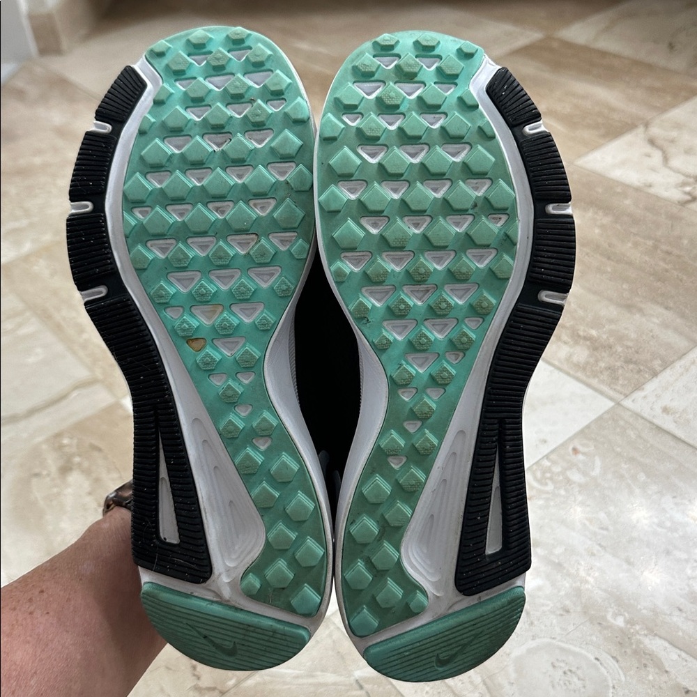 Nike Women’s Quest Running Black and Teal Athletic Shoes - Picture 8 of 8